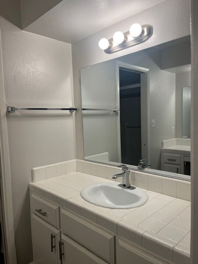 Building Photo - DC817