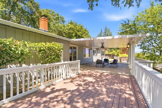 Building Photo - Spacious 4-bedroom 2-Bath in Desirable Area in Walnut Creek!