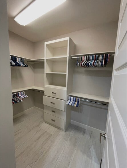 Building Photo - 3506 Featherie St