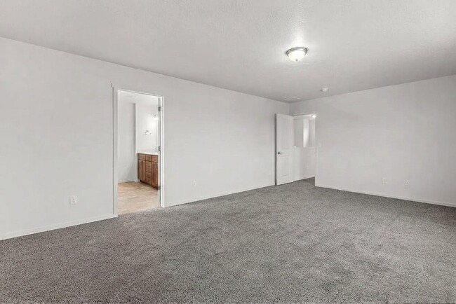 Building Photo - 17520 E Desmet Ave