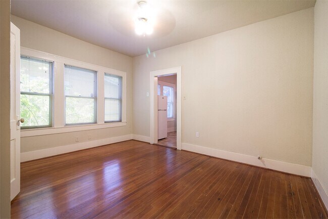 Building Photo - 303 Northwood St