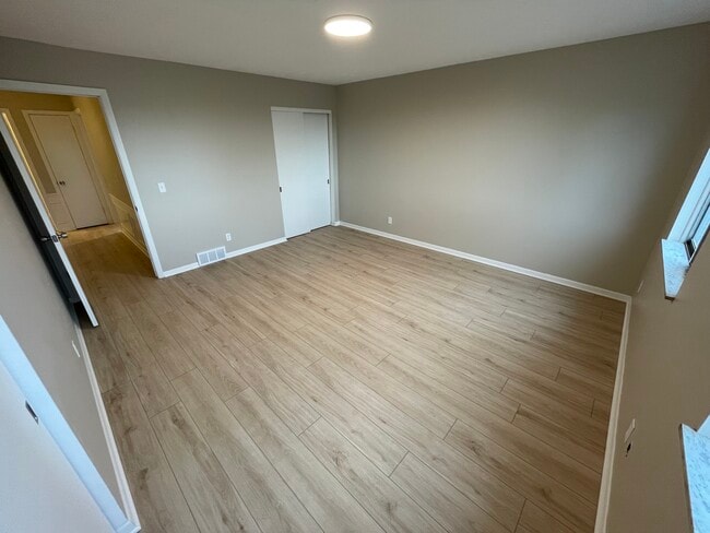 Building Photo - 2598 Chamberlain Rd