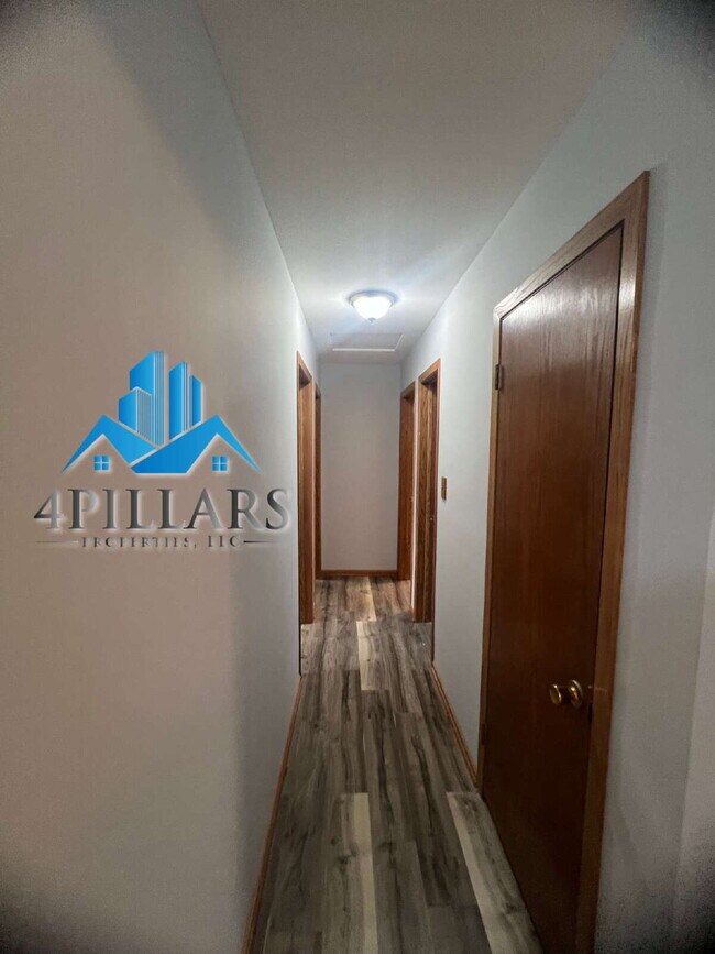 Building Photo - "Charming 3-Bedroom Haven with Finished Basement & Gleaming Hardwood Floors in Hammond!"