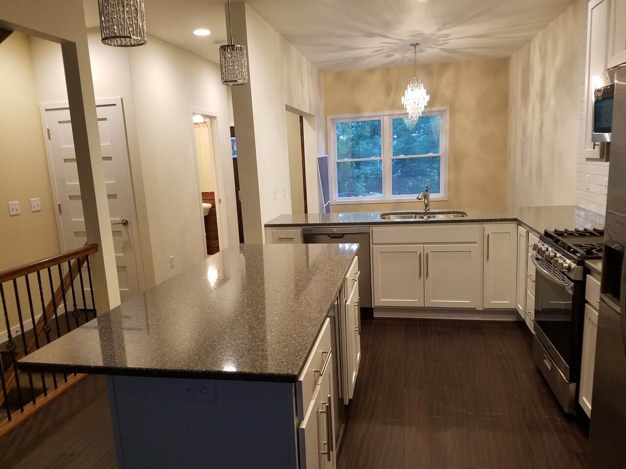 Building Photo - 1408 Sunset Ct