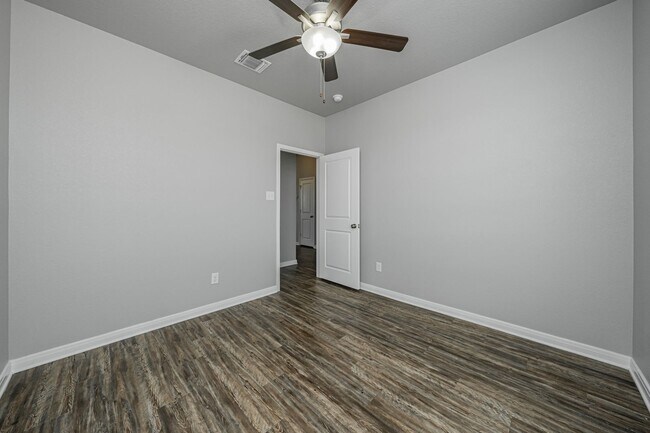 Building Photo - 8227 Bluefield Dr