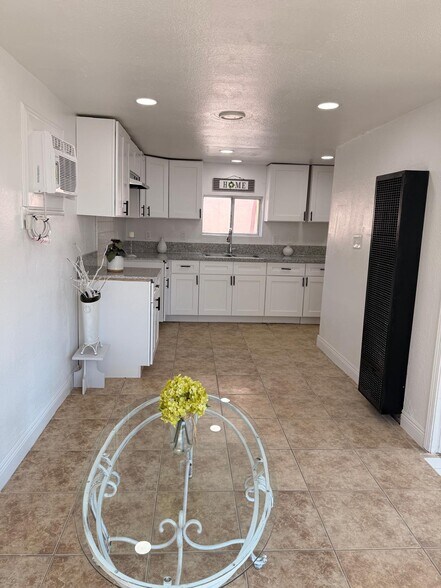 Building Photo - 1716 1/2 Gage St