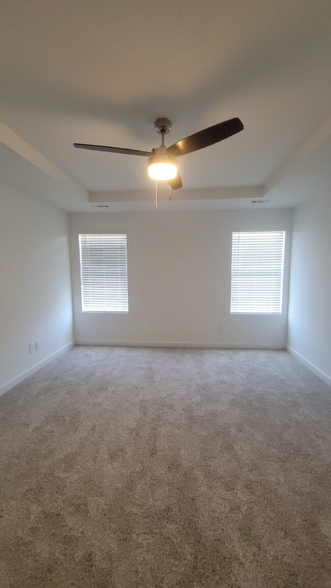 Building Photo - One fee month with 18-month lease!!! "Charming 3-Bed Oasis with Granite Elegance on Discovery Poi...