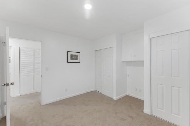 Building Photo - Fully Renovated & Very | Huge Yard | New HVAC | Lease w/ Option to Buy