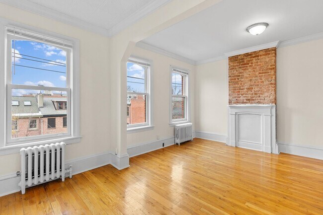 Building Photo - 34 Erie St