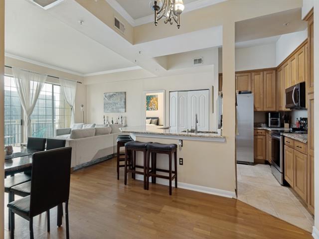 Building Photo - 3225 Turtle Creek Blvd