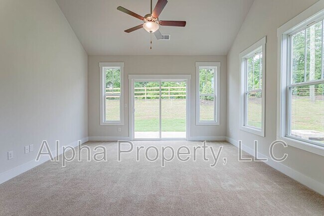 Building Photo - 211 Green River Way
