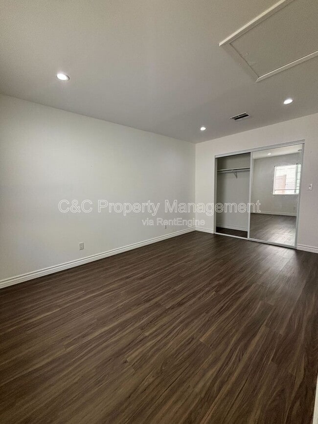 Building Photo - 7053 Lindley Ave