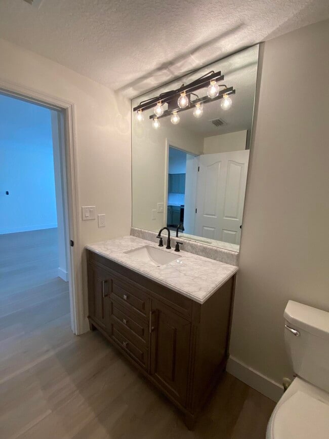 Building Photo - 9887 Baywinds Blvd