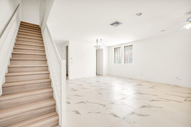 Building Photo - 750 Millbrae Ct
