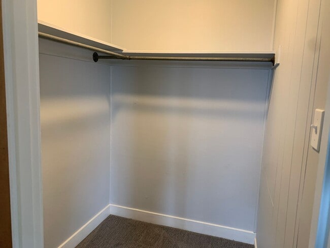 Building Photo - Cute Fresh Studio Apartment