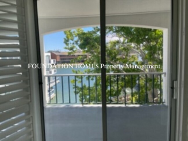 Building Photo - Penthouse Living on the Water, Mill Valley's Best-Kept Secret - Pool- Tennis - FOUNDATION