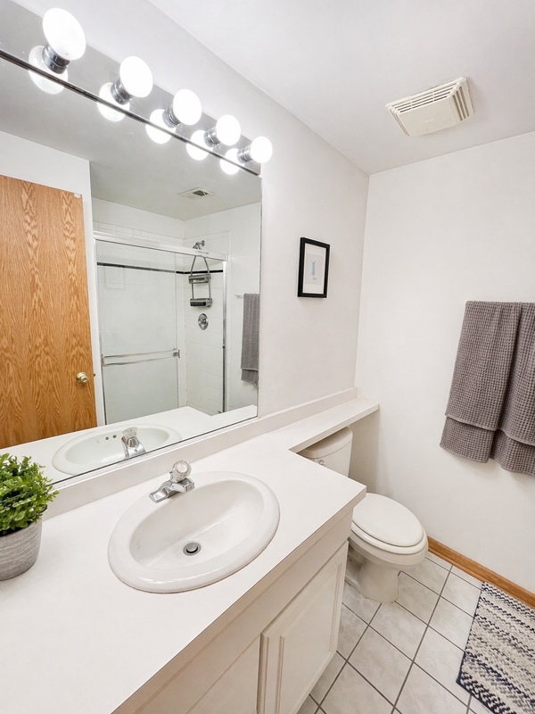 Building Photo - 4237 N Kenmore Ave