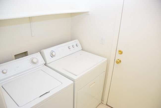 Building Photo - 3242 Velvet Rose St