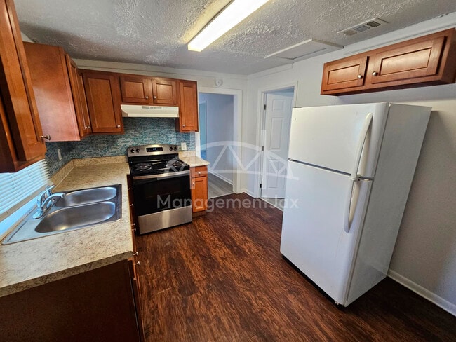 Building Photo - 2210 Pullman Ave