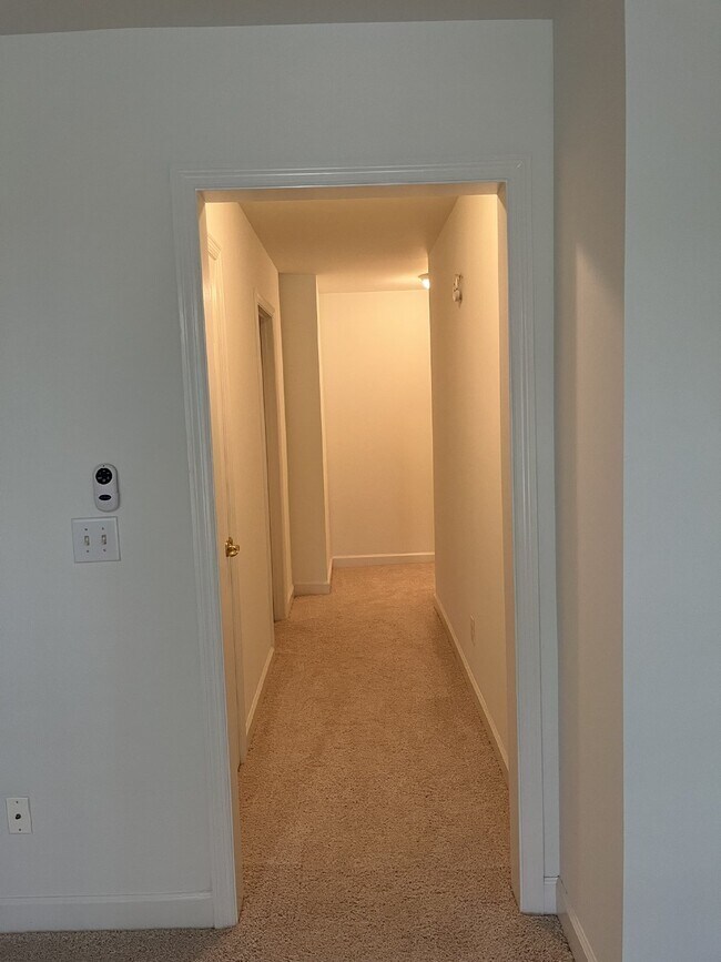 Building Photo - 1622 Brentwood Pointe