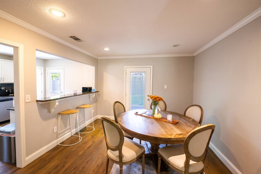 Dining Room - 4731 Wateka Dr