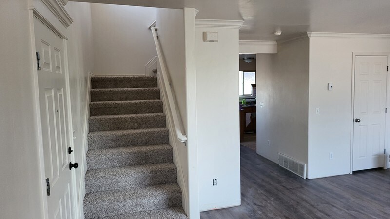 Building Photo - 8045 N Plum Creek Dr