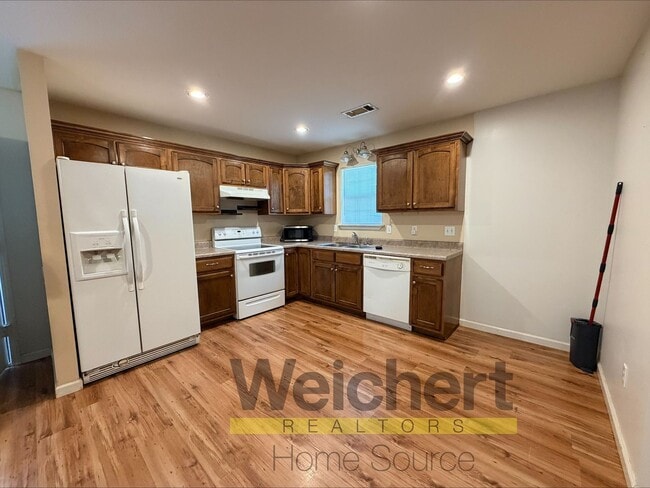 Building Photo - Comfort and convenience, all in one place.