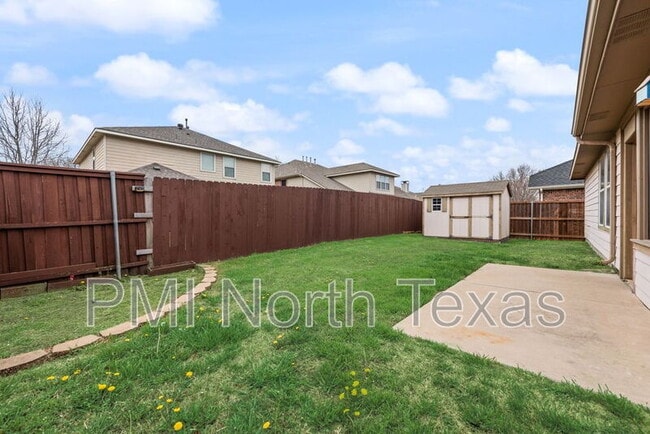 Building Photo - 1732 Bluebird Dr