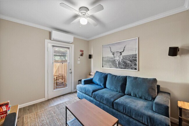 Building Photo - Fully Furnished, Fully Updated, Fully Fort Worth!