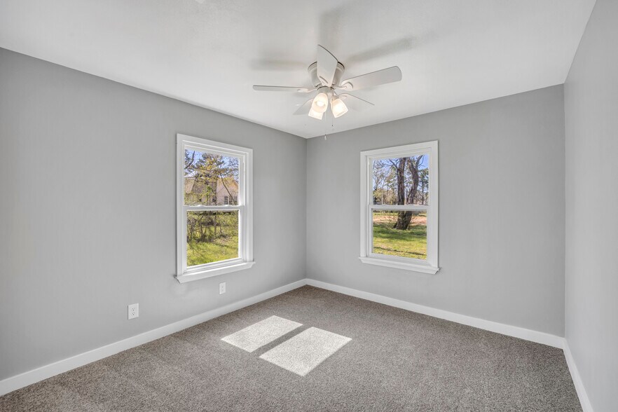 Building Photo - 4255 State Highway 323 W