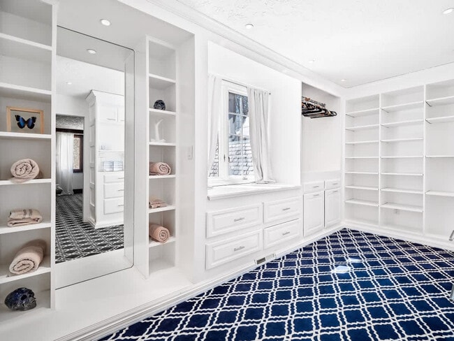 Building Photo - 1811 Breezewood Dr