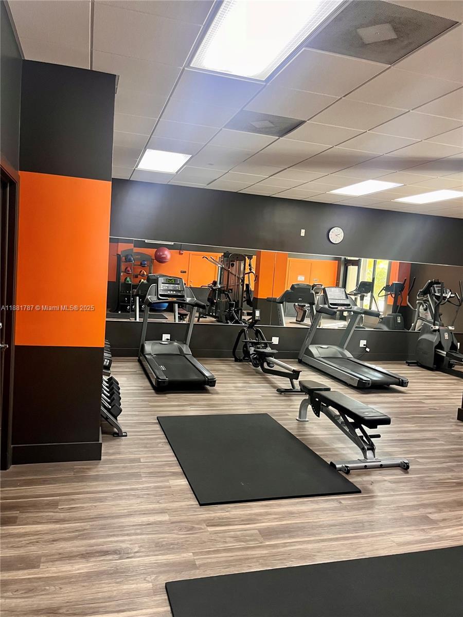 Building Photo - 90 Edgewater Dr