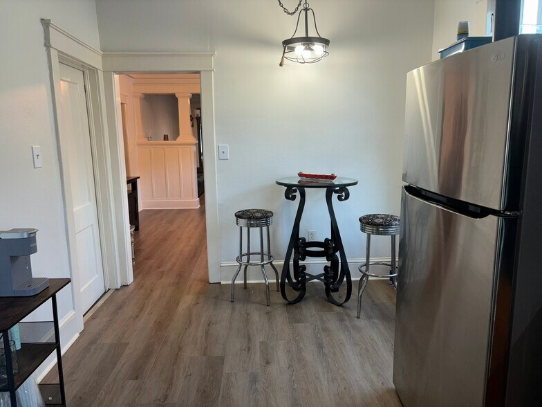 Building Photo - 2427 Peniston St