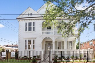 Building Photo - 1BR In Gorgeous Newly Restored Garden District Mansion