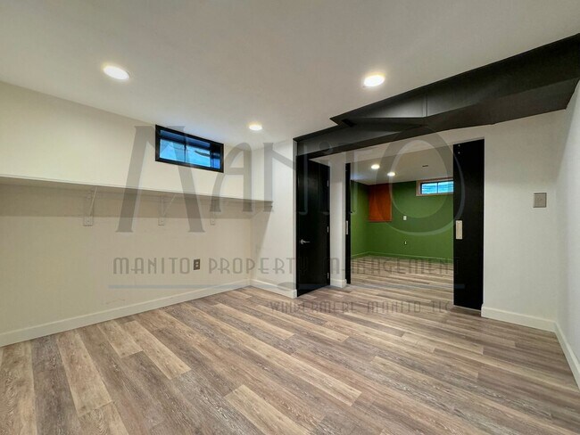 Building Photo - Stunning & Spacious South Hill Home