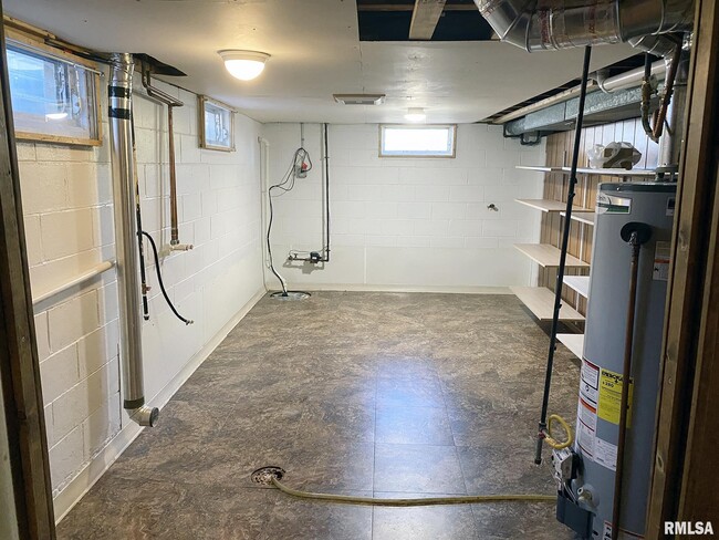 Building Photo - 1829 W Daytona Dr