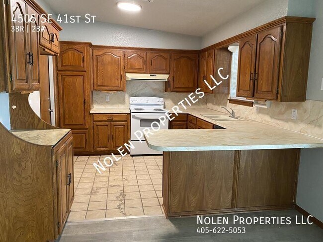 Building Photo - 4505 SE 41st St