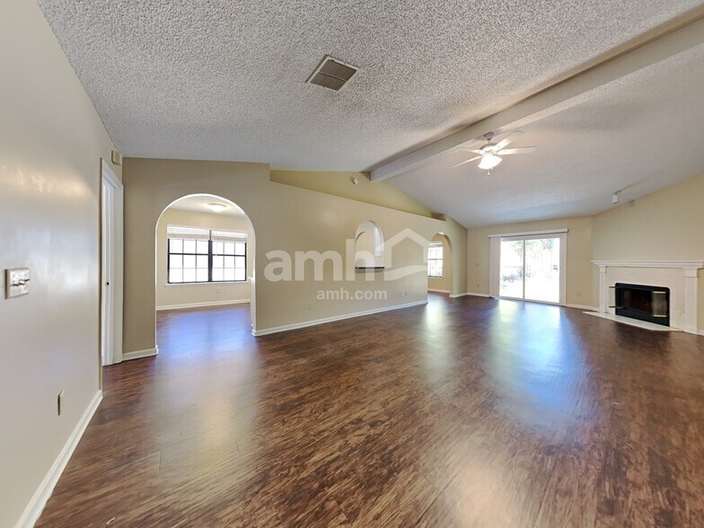 Building Photo - 7765 Spring Branch Dr N