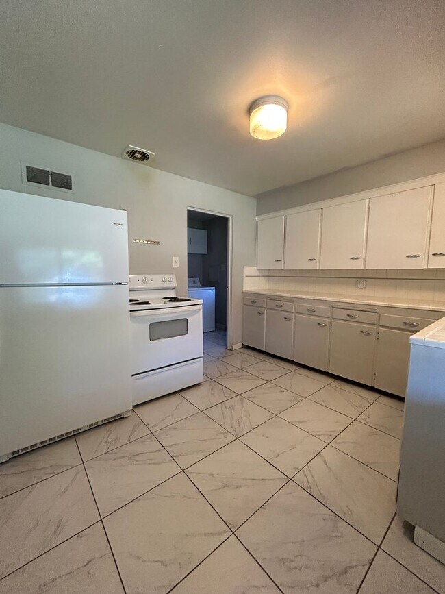 Building Photo - Dexter