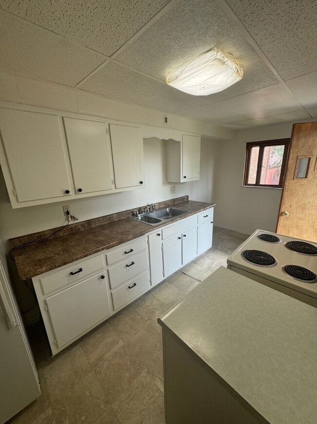 Building Photo - 433 Wall Ave