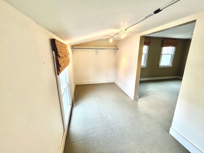 Building Photo - 424/424A, 424B W. Washington Street