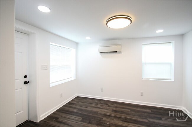 Building Photo - 1904 E 51st St