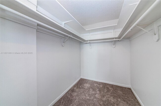 Building Photo - 10000 W Bay Harbor Dr