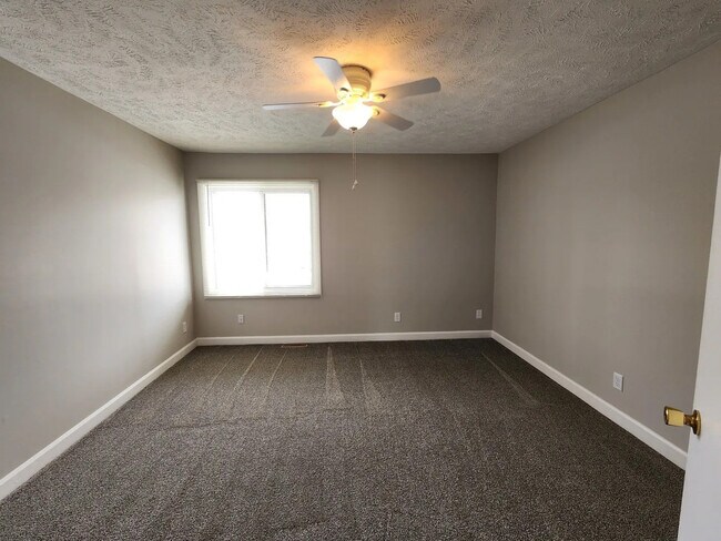 Building Photo - 1500 Dustin Dr