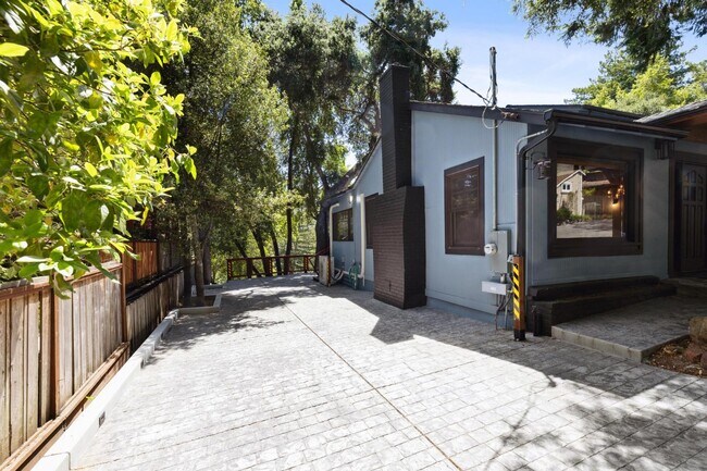 Building Photo - 19940 Oakmont Dr