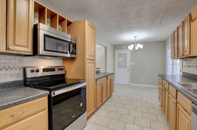 Building Photo - Three Bedroom in Hopkinsville, KY