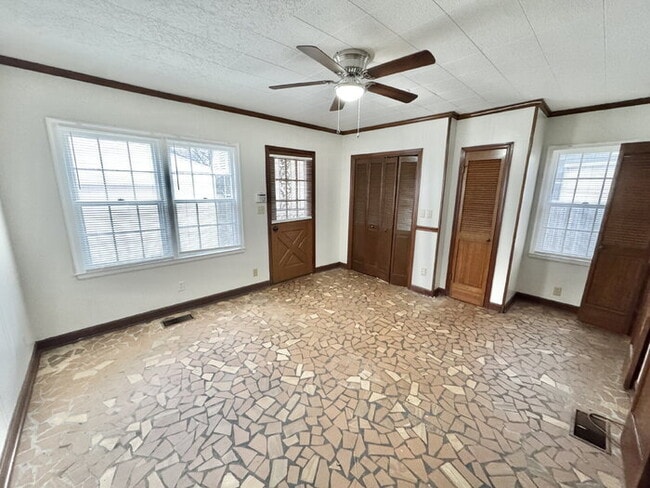 Building Photo - 135 S Greer St