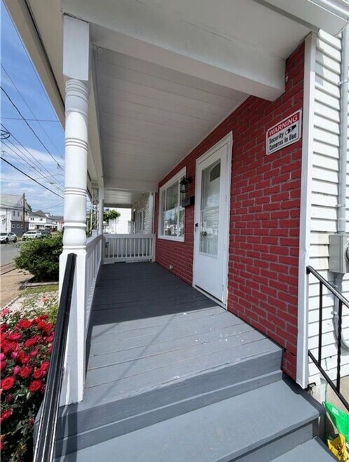 Building Photo - 225 Zerby Ave