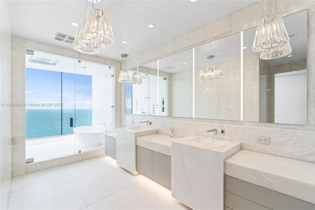 Building Photo - 17975 Collins Ave