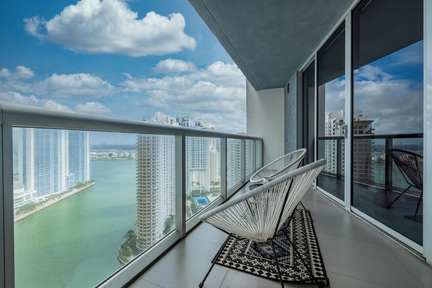 Primary Photo - 495 Brickell Ave
